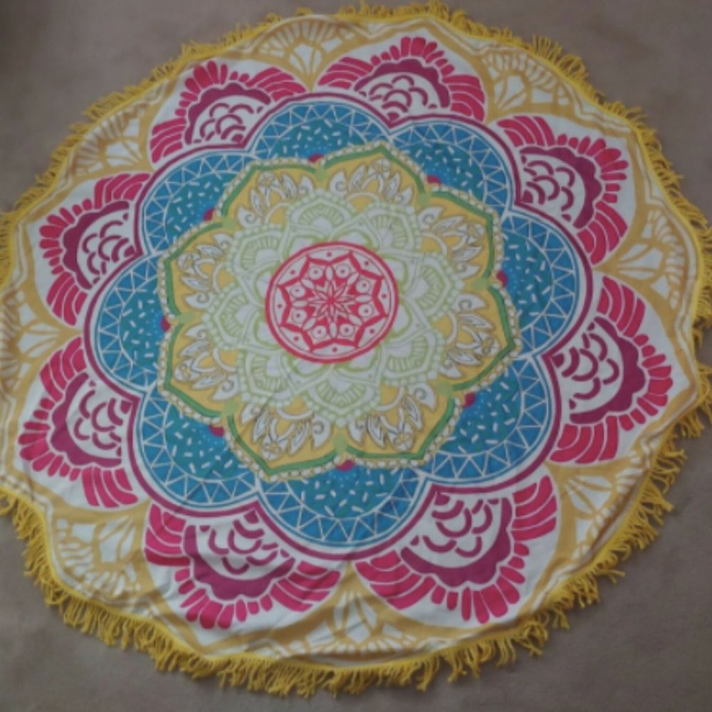 Lotus Beach Blanket with Tassels (5' diameter)
